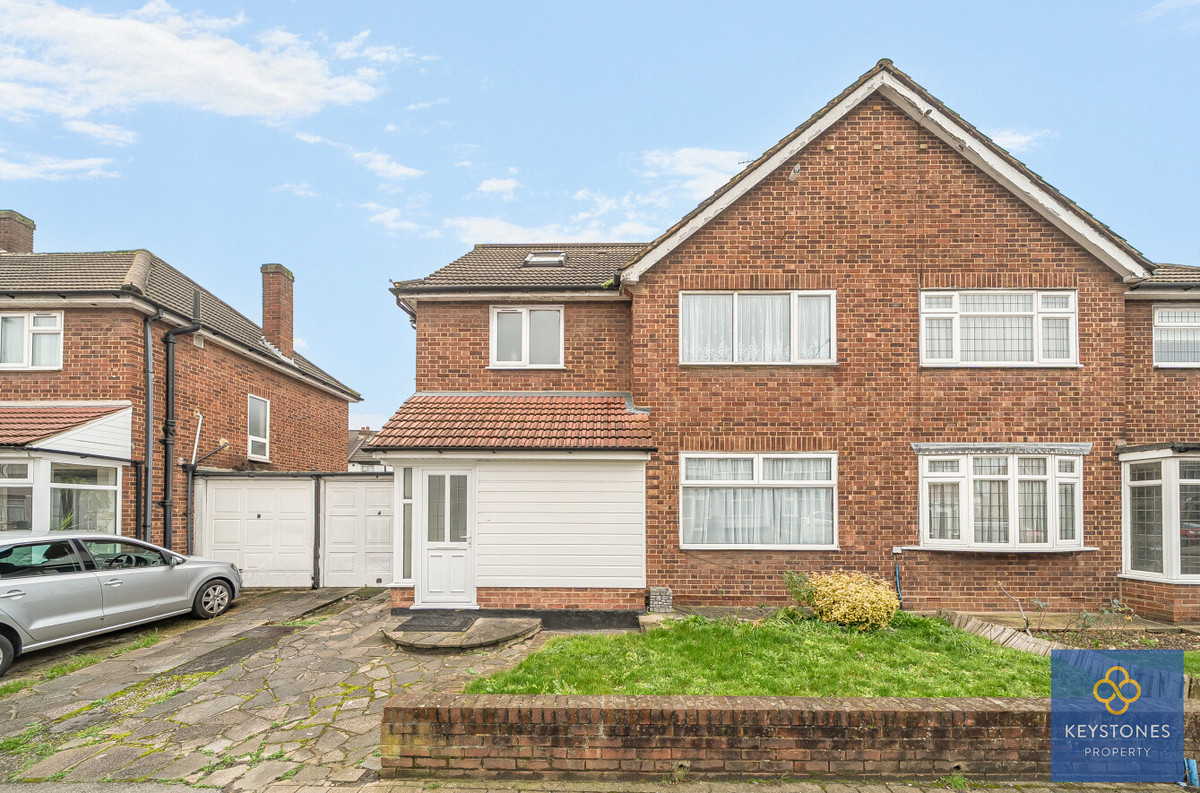 Horns Road, Barkingside, IG6