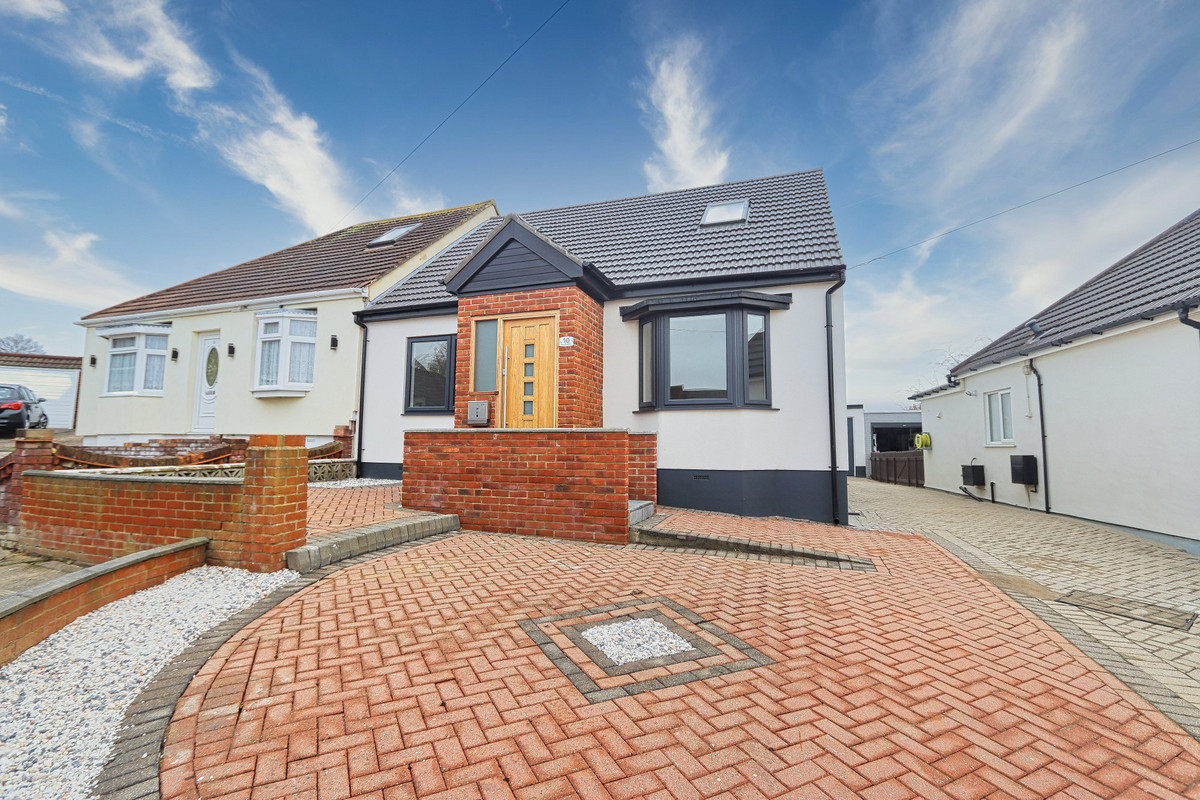 Merlin Gardens, Collier Row, RM5